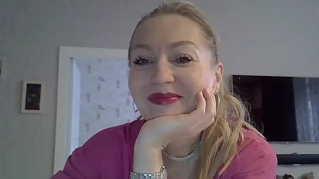 Snapshot of ZarinaSwift chatting on October 10, 4:22 am ZarinaSwift online show from October 10, 4:22 am