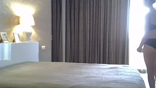 Snapshot of ZarinaSwift chatting on October 13, 4:12 am ZarinaSwift online show from October 13, 4:12 am