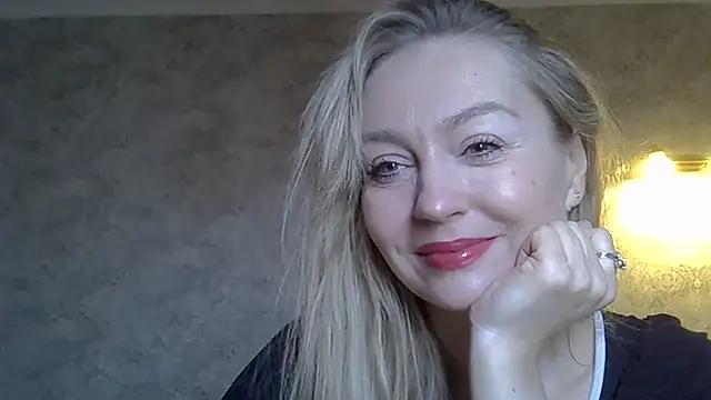 Snapshot of ZarinaSwift chatting on October 28, 5:00 am ZarinaSwift online show from October 28, 5:00 am