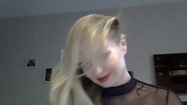 Snapshot of ZarinaSwift chatting on November 1, 10:06 am ZarinaSwift online show from November 1, 10:06 am