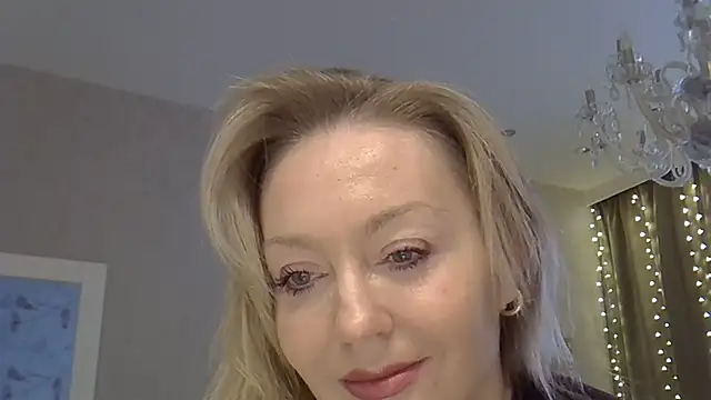 Snapshot of ZarinaSwift chatting on December 15, 4:50 am ZarinaSwift online show from December 15, 4:50 am