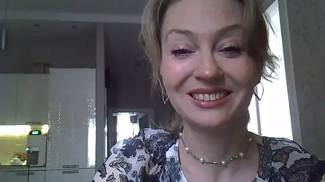 ZarinaSwift online show from May 12, 4:31 am