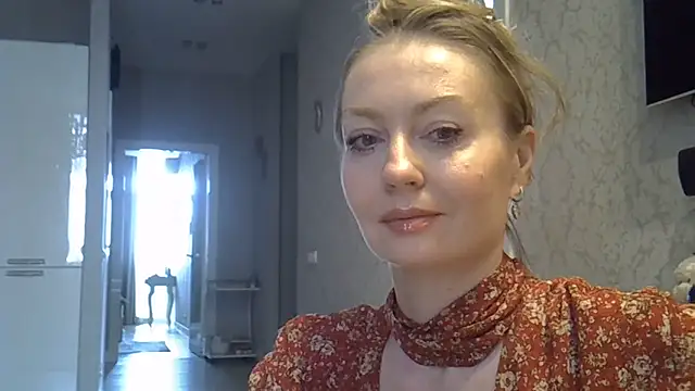 ZarinaSwift online show from May 30, 6:32 am