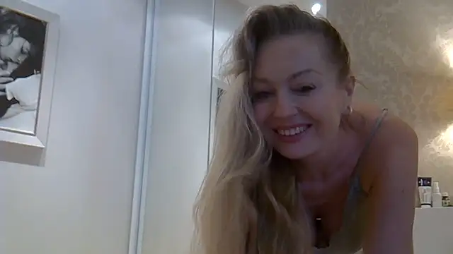ZarinaSwift online show from June 19, 6:29 am