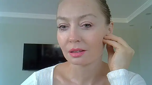 ZarinaSwift online show from July 11, 5:21 am