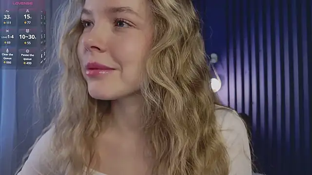 Snapshot of milly_shy chatting on March 3, 6:52 am milly shy online show from March 3, 6:52 am