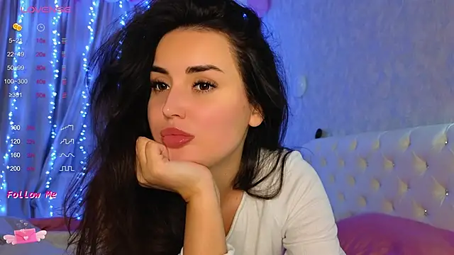 LaraSkinny online show from December 17, 12:43 pm