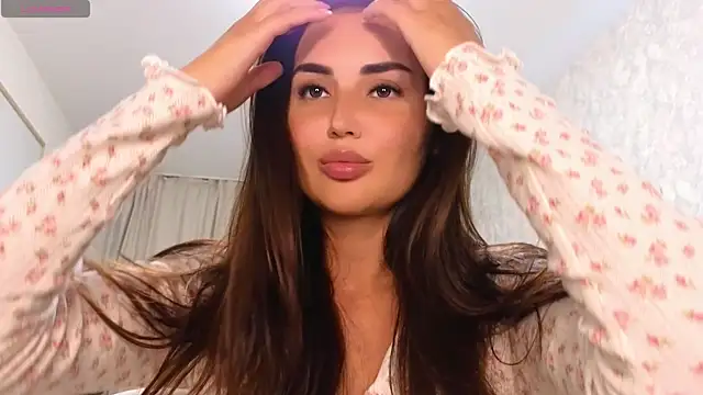 Snapshot of LaraSkinny chatting on October 2, 1:18 pm LaraSkinny online show from October 2, 1:18 pm