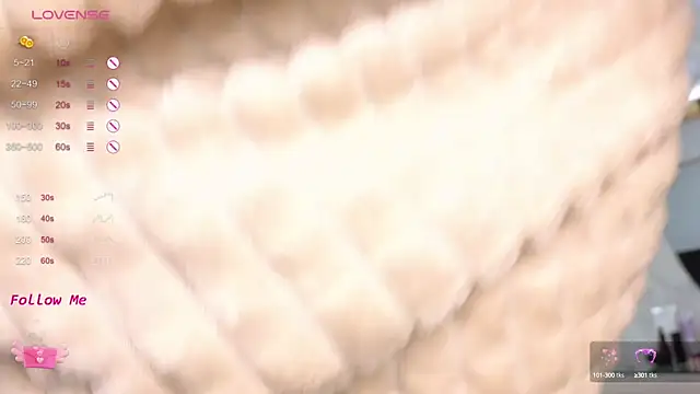 Snapshot of LaraSkinny chatting on October 15, 2:01 am LaraSkinny online show from October 15, 2:01 am