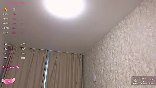 Snapshot of LaraSkinny chatting on October 16, 2:12 am LaraSkinny online show from October 16, 2:12 am