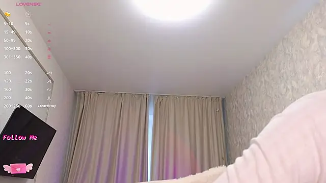 Snapshot of LaraSkinny chatting on November 20, 3:07 am LaraSkinny online show from November 20, 3:07 am