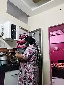 RESHMA 21 online show from February 22, 10:40 am