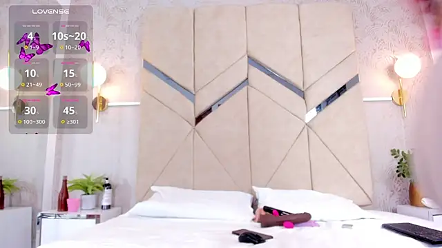 LiaVelez online show from October 4, 1:31 pm