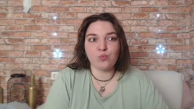 Amelia Kiss  online show from January 17, 3:45 am