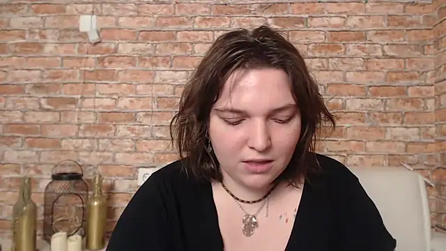 Amelia Kiss  online show from February 13, 3:50 am