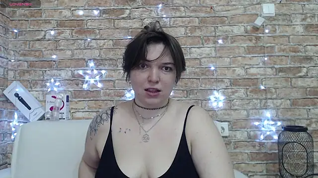 Amelia Kiss  online show from March 6, 1:02 am
