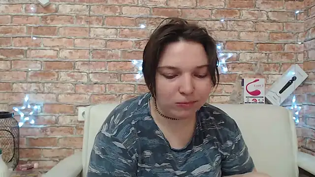 Amelia Kiss  online show from April 15, 1:01 am