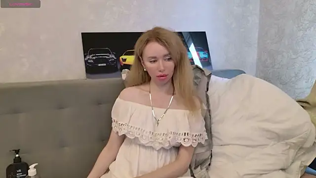 Snapshot of Bambixxxbaby chatting on June 10, 4:34 am Bambixxxbaby online show from June 10, 4:34 am