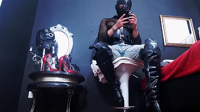 Snapshot of Mistress_dominick chatting on March 11, 8:42 pm Mistress dominick online show from March 11, 8:42 pm