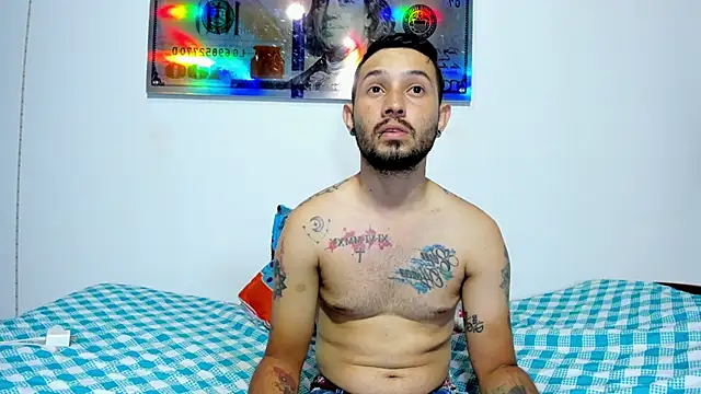Snapshot of Bad_Couple_1 chatting on December 18, 9:29 pm Bad Couple 1 online show from December 18, 9:29 pm