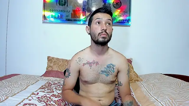 Snapshot of Bad_Couple_1 chatting on December 29, 10:57 pm Bad Couple 1 online show from December 29, 10:57 pm