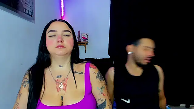 Snapshot of Bad_Couple_1 chatting on February 9, 3:43 am Bad Couple 1 online show from February 9, 3:43 am
