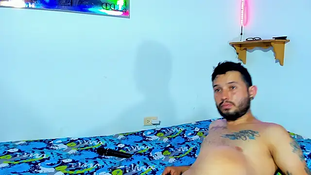 Snapshot of Bad_Couple_1 chatting on February 10, 3:57 am Bad Couple 1 online show from February 10, 3:57 am