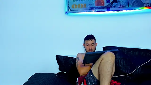 Snapshot of Bad_Couple_1 chatting on March 19, 10:33 am Bad Couple 1 online show from March 19, 10:33 am