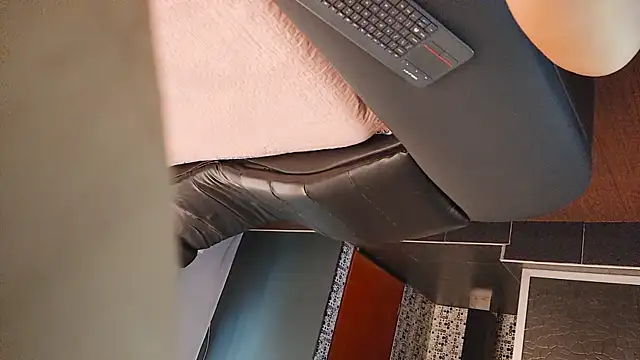 Snapshot of Alaia_sam chatting on November 7, 3:34 pm Alaia sam online show from November 7, 3:34 pm