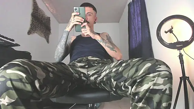 Aaron BigDickxxx online show from July 30, 5:01 pm