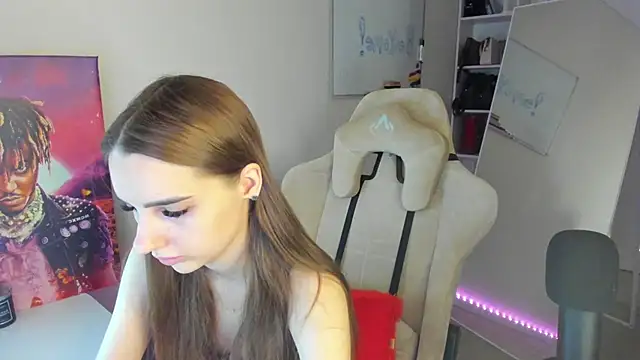   SilviaAbby   online show from December 10, 1:32 am