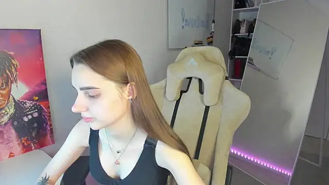   SilviaAbby   online show from January 4, 1:21 am