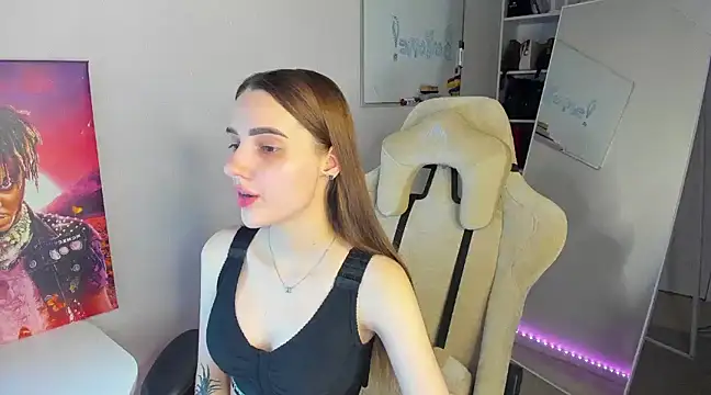   SilviaAbby   online show from January 12, 3:25 pm