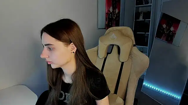   SilviaAbby   online show from February 7, 8:11 am
