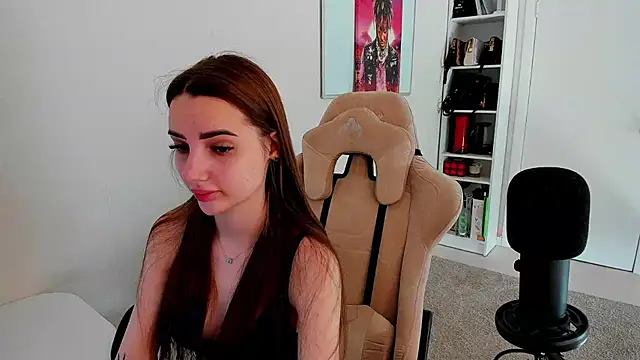   SilviaAbby   online show from March 1, 8:56 am