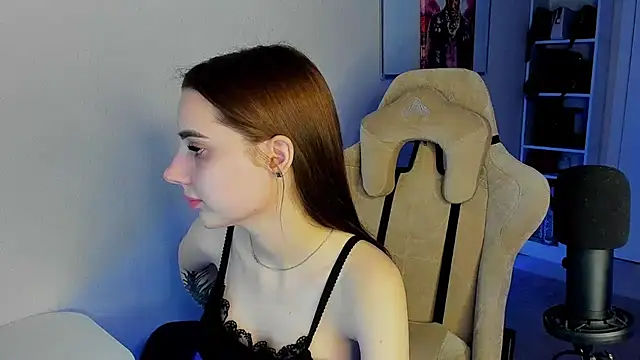   SilviaAbby   online show from March 5, 9:04 pm