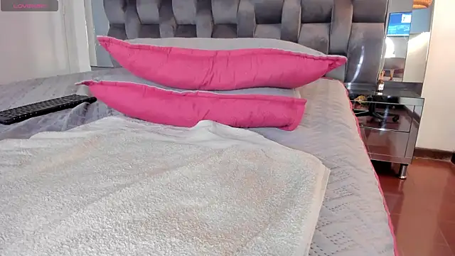 pamela-wells online show from January 7, 9:14 pm