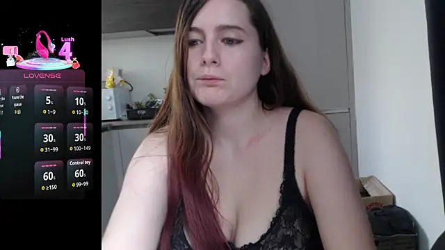 Snapshot of Dominahot4you chatting on October 27, 9:35 am Dominahot4you online show from October 27, 9:35 am