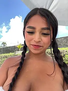 Snapshot of Juli_Walker chatting on December 5, 3:50 pm Juli Walker online show from December 5, 3:50 pm