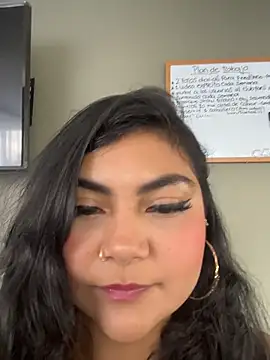 Snapshot of Juli_Walker chatting on May 8, 3:28 pm Juli Walker online show from May 8, 3:28 pm