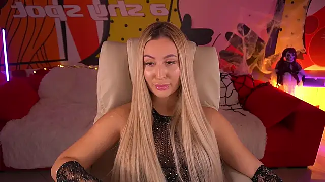 Snapshot of LiaBrazzerr chatting on October 29, 8:27 am LiaBrazzerr online show from October 29, 8:27 am