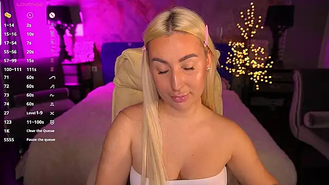 Snapshot of LiaBrazzerr chatting on April 10, 1:49 pm LiaBrazzerr online show from April 10, 1:49 pm
