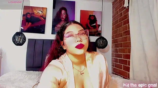 Snapshot of kyliejenner_hot chatting on February 13, 2:40 am kyliejenner hot online show from February 13, 2:40 am