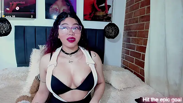 Snapshot of kyliejenner_hot chatting on February 16, 4:19 am kyliejenner hot online show from February 16, 4:19 am