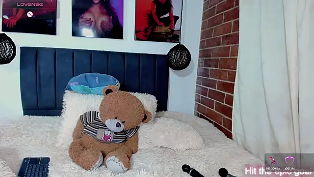 Snapshot of kyliejenner_hot chatting on February 27, 8:03 am kyliejenner hot online show from February 27, 8:03 am