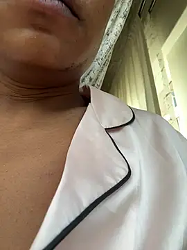 slimcateee online show from March 20, 6:40 am