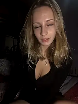 emma4xxx online show from December 20, 8:49 pm