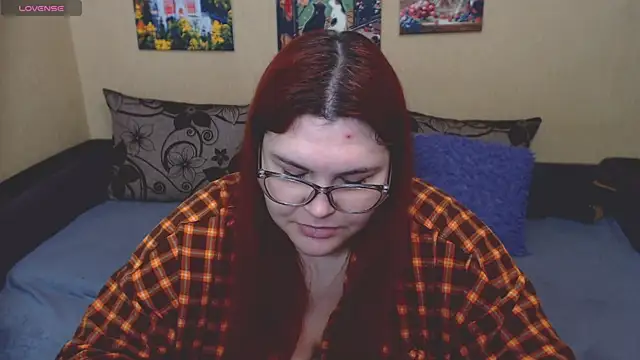 JuliaKeln online show from May 9, 3:17 pm
