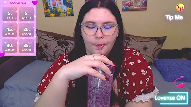 JuliaKeln online show from May 13, 4:37 pm