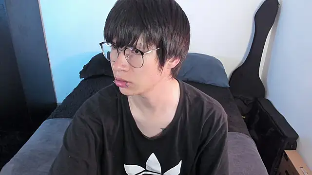 Snapshot of Aventure_Twinks chatting on April 14, 2:28 am Aventure Twinks online show from April 14, 2:28 am